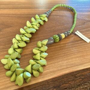 4/$25 BNWT DECOUTURE Beaded Statement Necklace